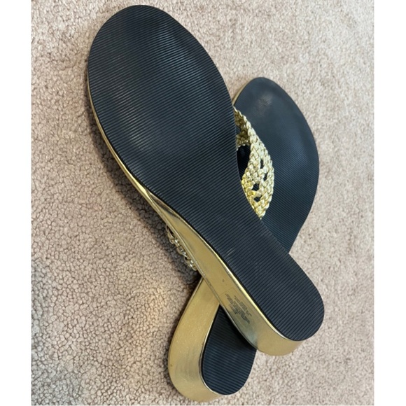 gold wedge heel thong sandal - Picture 2 of 5